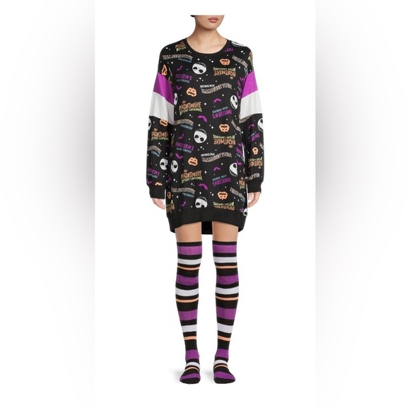 #37 NWT The Nightmare Before Christmas Women’s Sleepshirt with Socks, 2 pieces - Picture 5 of 5